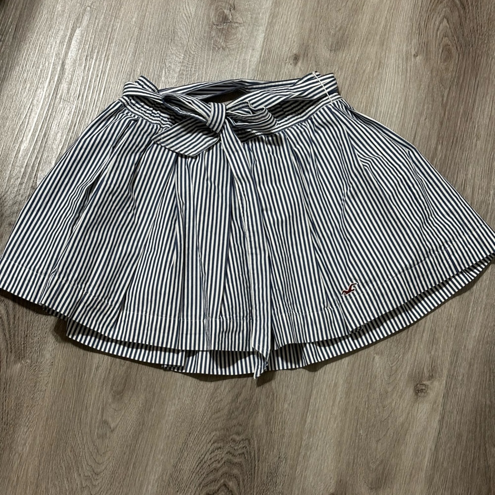 Hollyster mini skirt